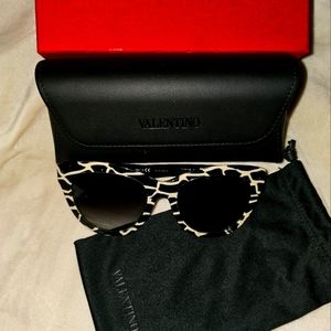 VALENTINO WOMAN SUNGLASS VA4089 IN GRADIENT BLACK